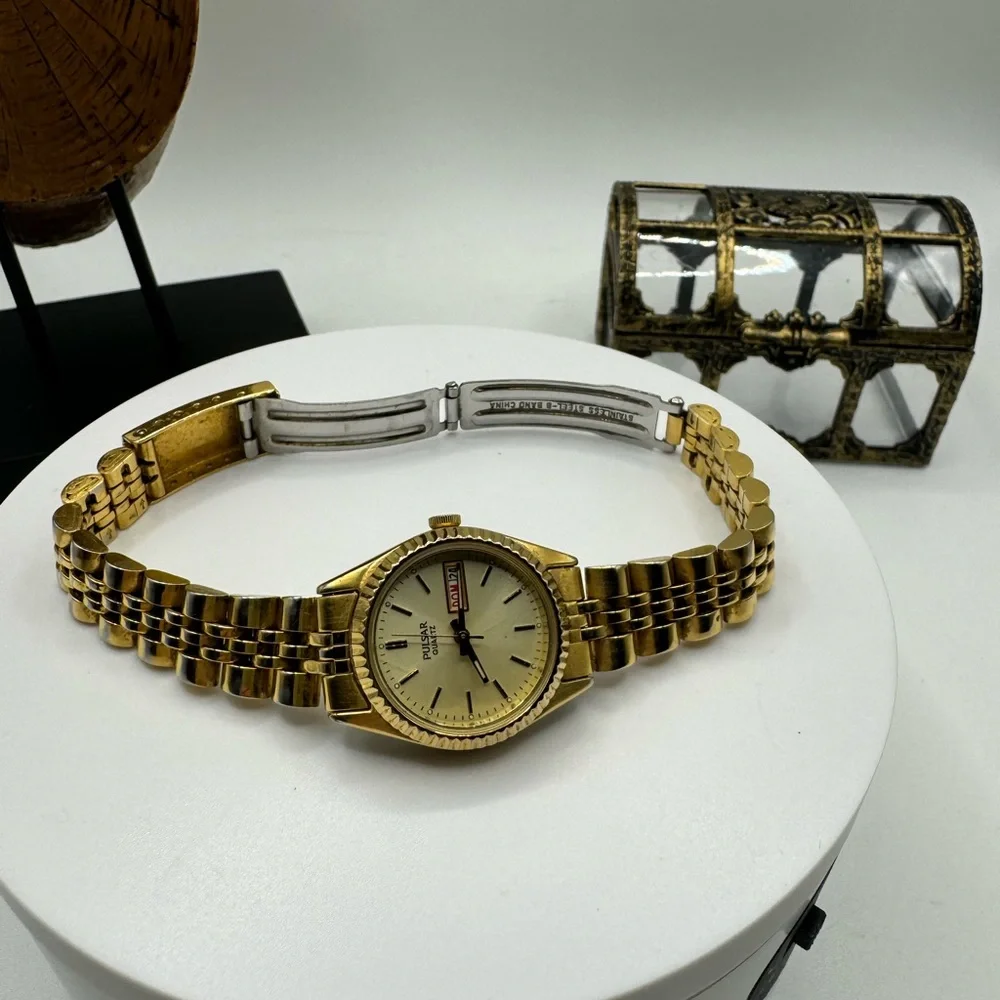 Pulsar quartz gold
